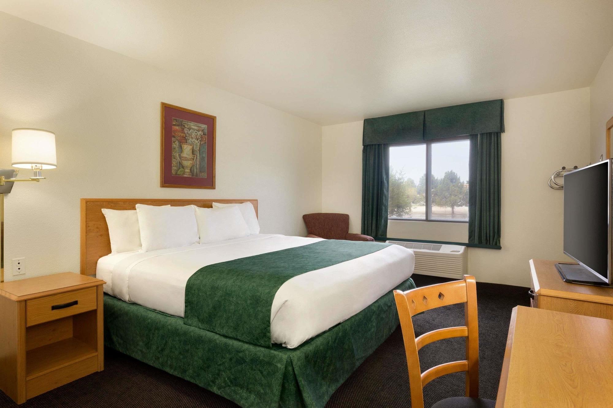 Travelodge By Wyndham Alpine Exterior photo