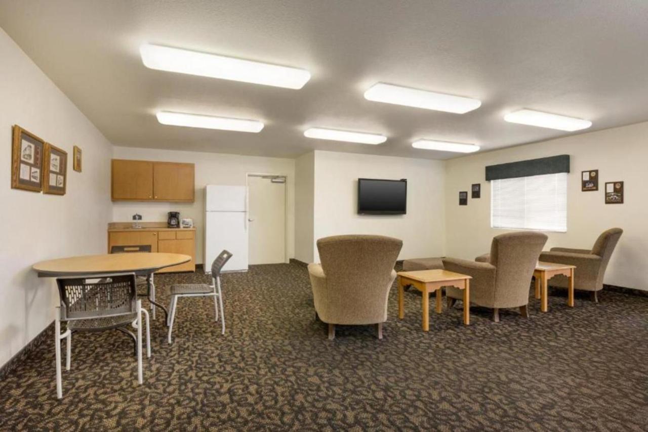 Travelodge By Wyndham Alpine Exterior photo