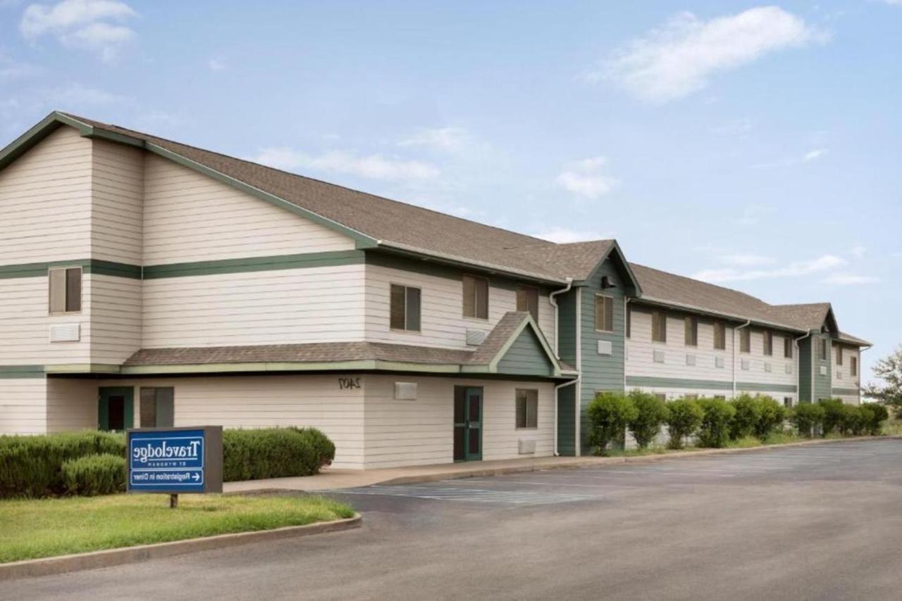 Travelodge By Wyndham Alpine Exterior photo